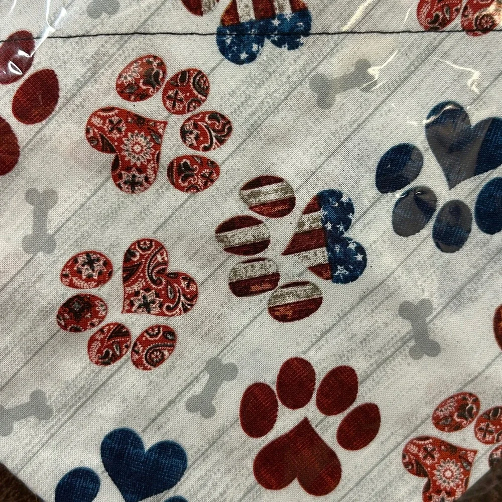 NIB Patriotic Americana Paw Dog Bone‎ Print Bandana For Large or XL Dog.